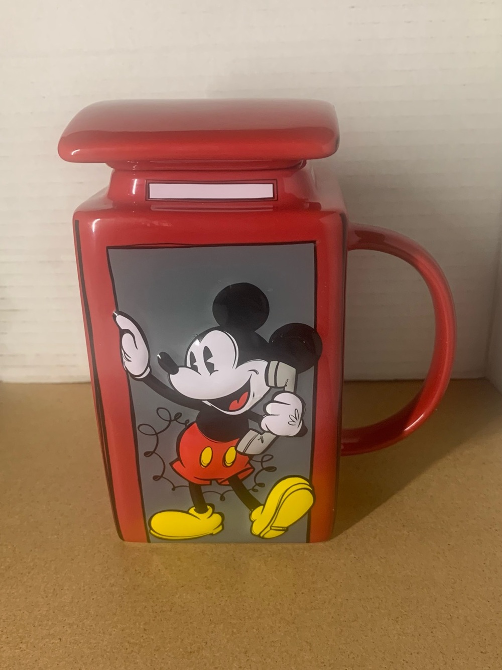 Disney EPCOT United Kingdom UK Pavilion Telephone Booth Mickey Minnie MUG/CUP